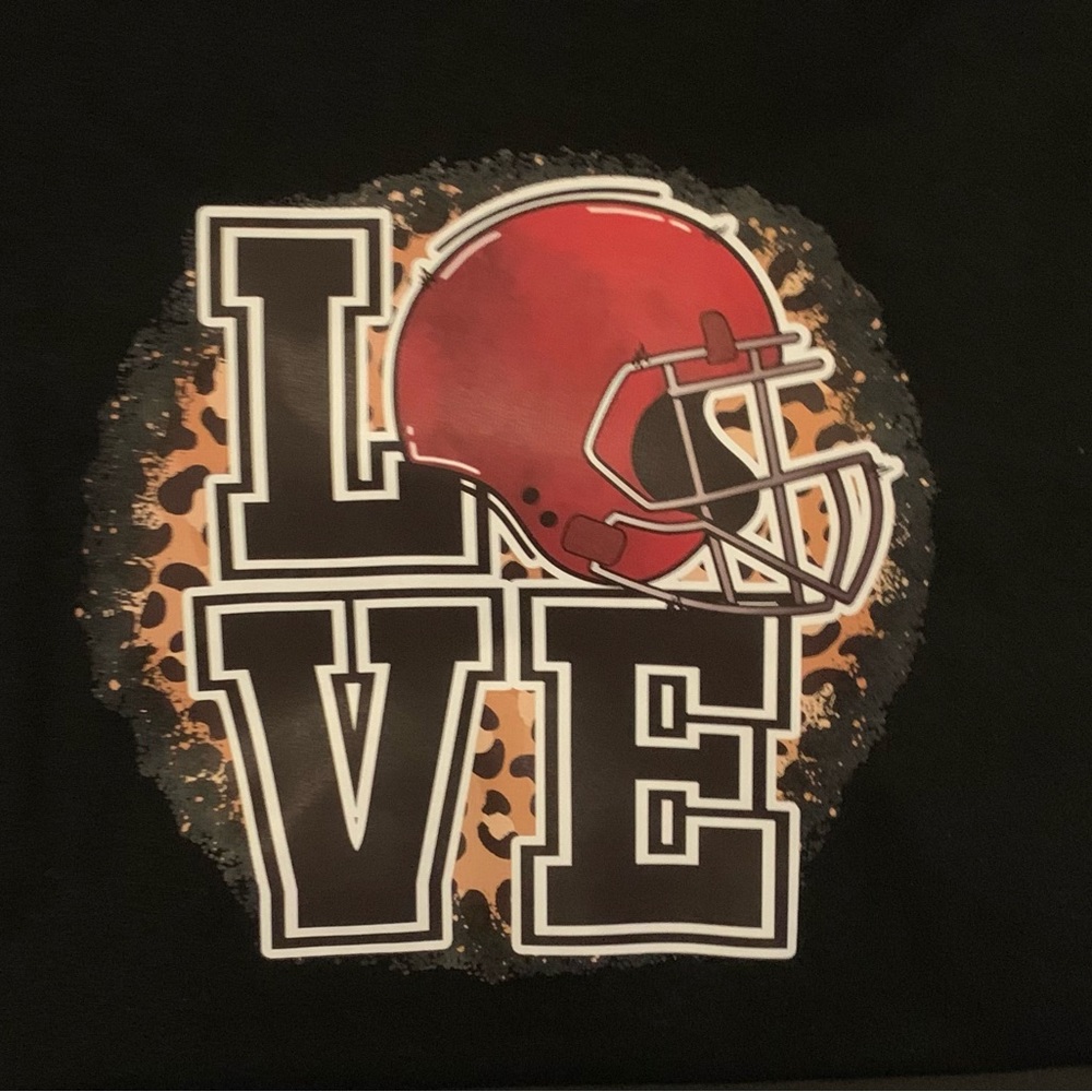 Everyone loves a tee shirt Football mom